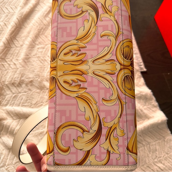 FENDI FENDACE SUNSHINE LEATHER TOTE
Fendi X Versace - Picture 8 of 9